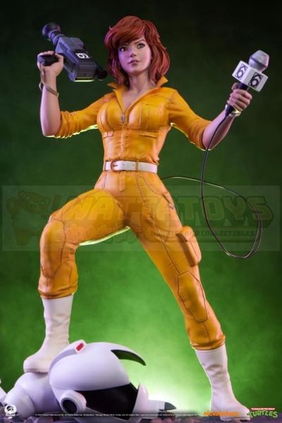 PREORDER - PREMIUM COLLECTIBLES STUDIOS - TEENAGE MUTANT NINJA TURTLES - 1/4 Scale - April O'Neil