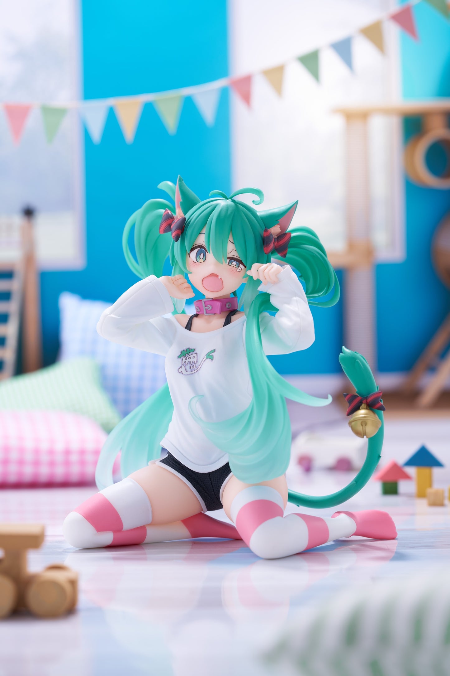 [PRE-ORDER] Taito Hatsune Miku Desktop Cute Figure (Cat Ear T-Shirt Ver.)