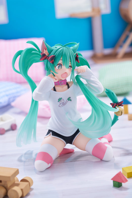 [PRE-ORDER] Taito Hatsune Miku Desktop Cute Figure (Cat Ear T-Shirt Ver.)