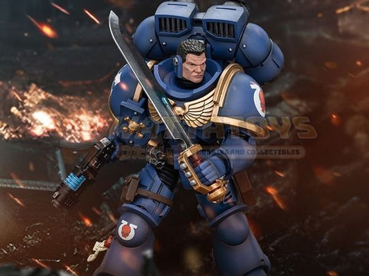 PREORDER - JOYTOY - WARHAMMER 40K - 1/18 Scale - Ultramarines Jump Pack Intercessors Sergeant With Plasma Pistol And Power Sword