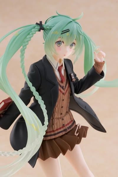 [PRE-ORDER] TAITO - Hatsune Miku - Hatsune Miku Figure - Fashion (Preppy Ver.)