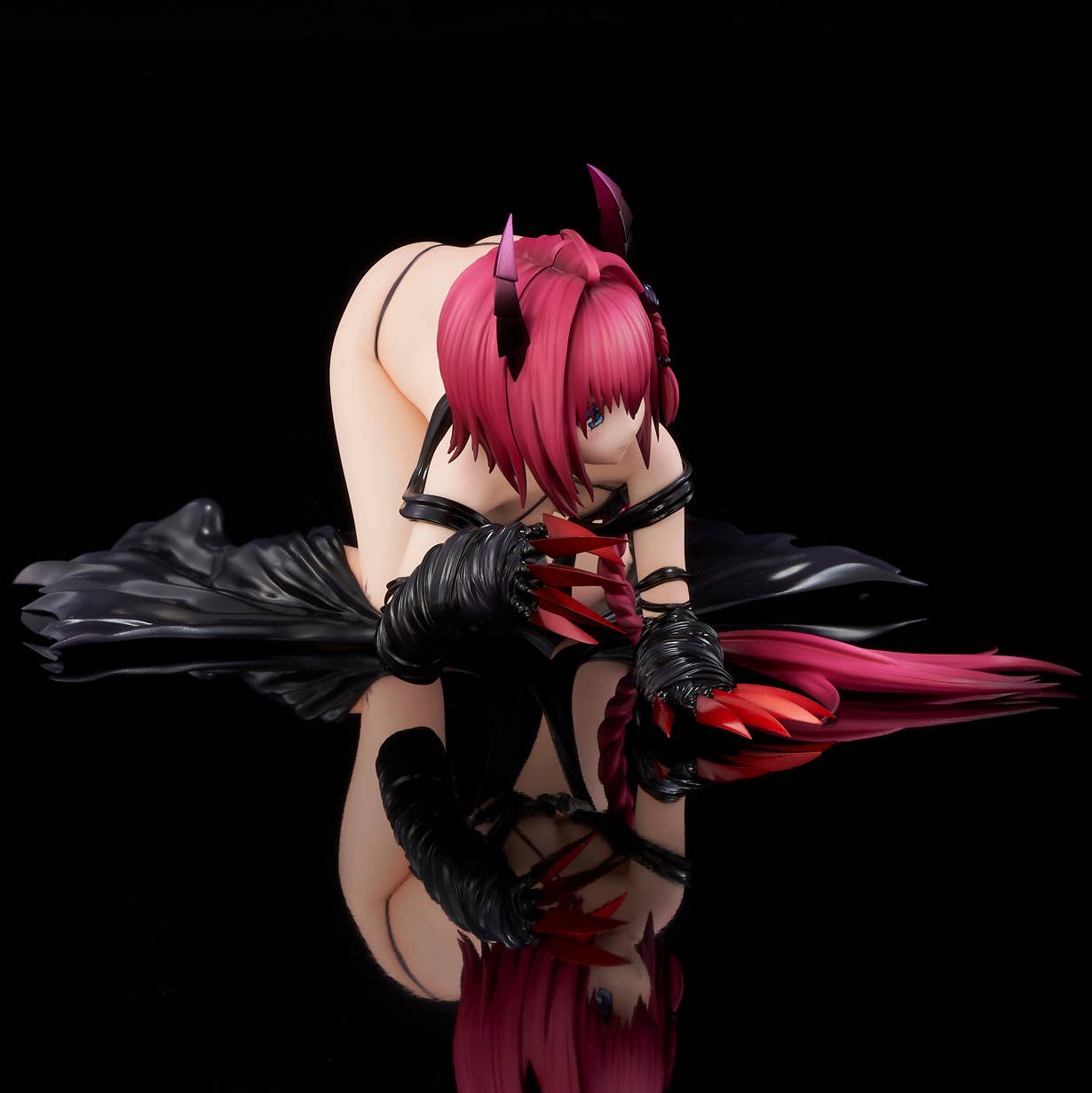 [PRE-ORDER] Union Creative To Love-Ru Darkness – Mea Kurosaki Darkness Ver. 1/6 Scale (Renewal Package Edition)